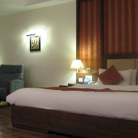 Legend Sarovar Portico Baddi Εξωτερικό φωτογραφία