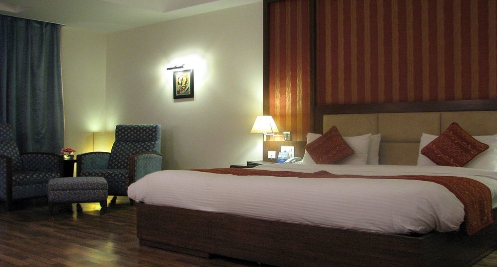 Legend Sarovar Portico Baddi Εξωτερικό φωτογραφία