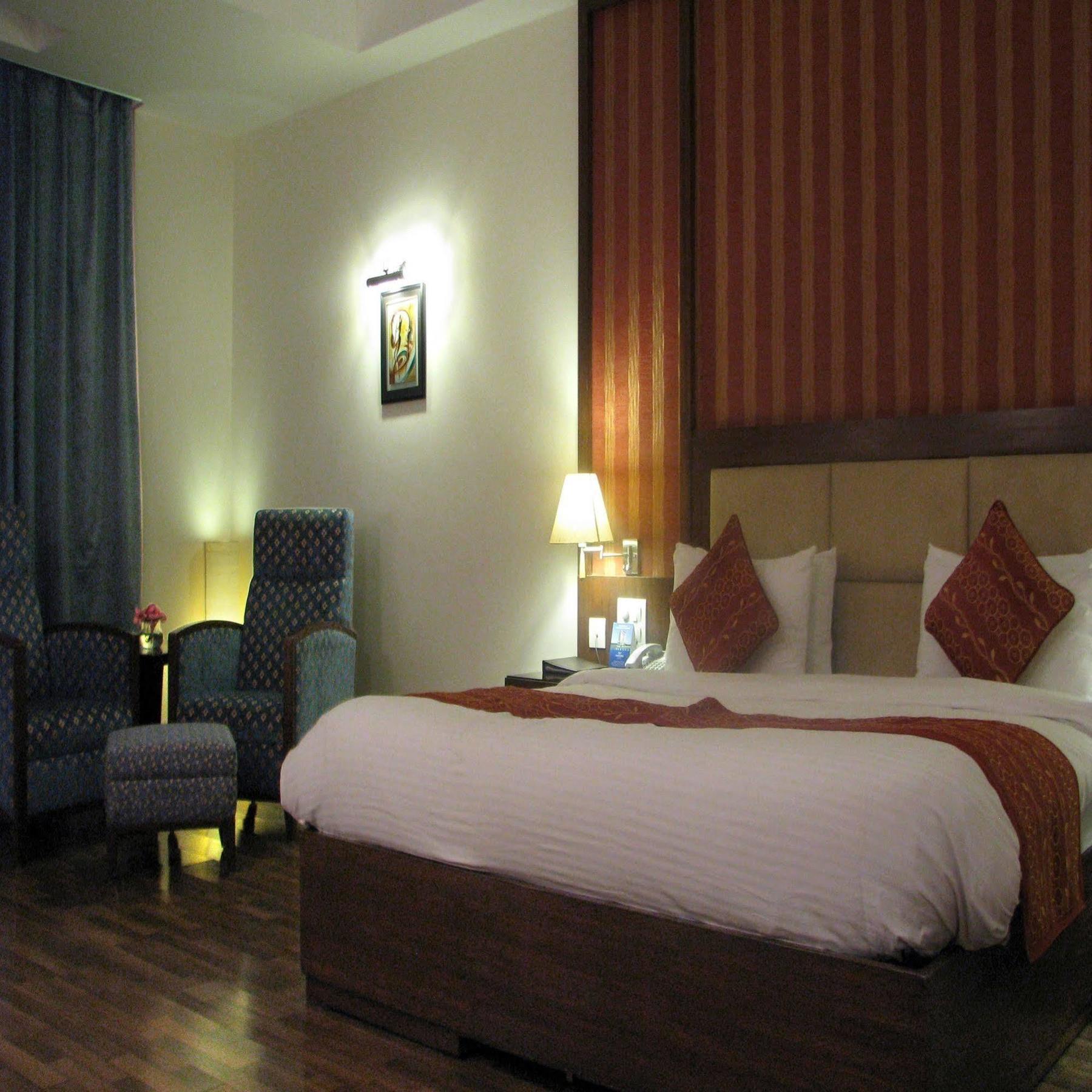 Legend Sarovar Portico Baddi Εξωτερικό φωτογραφία