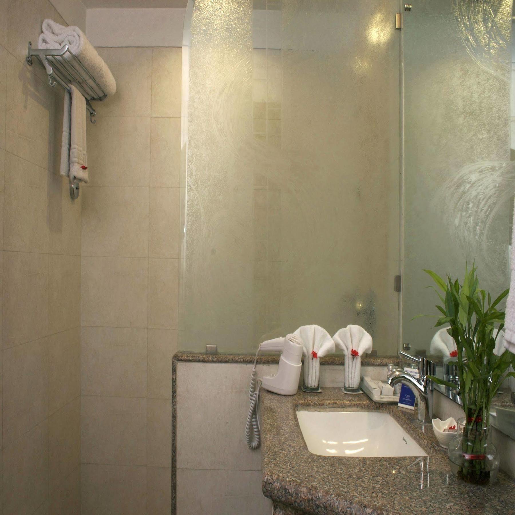 Legend Sarovar Portico Baddi Εξωτερικό φωτογραφία