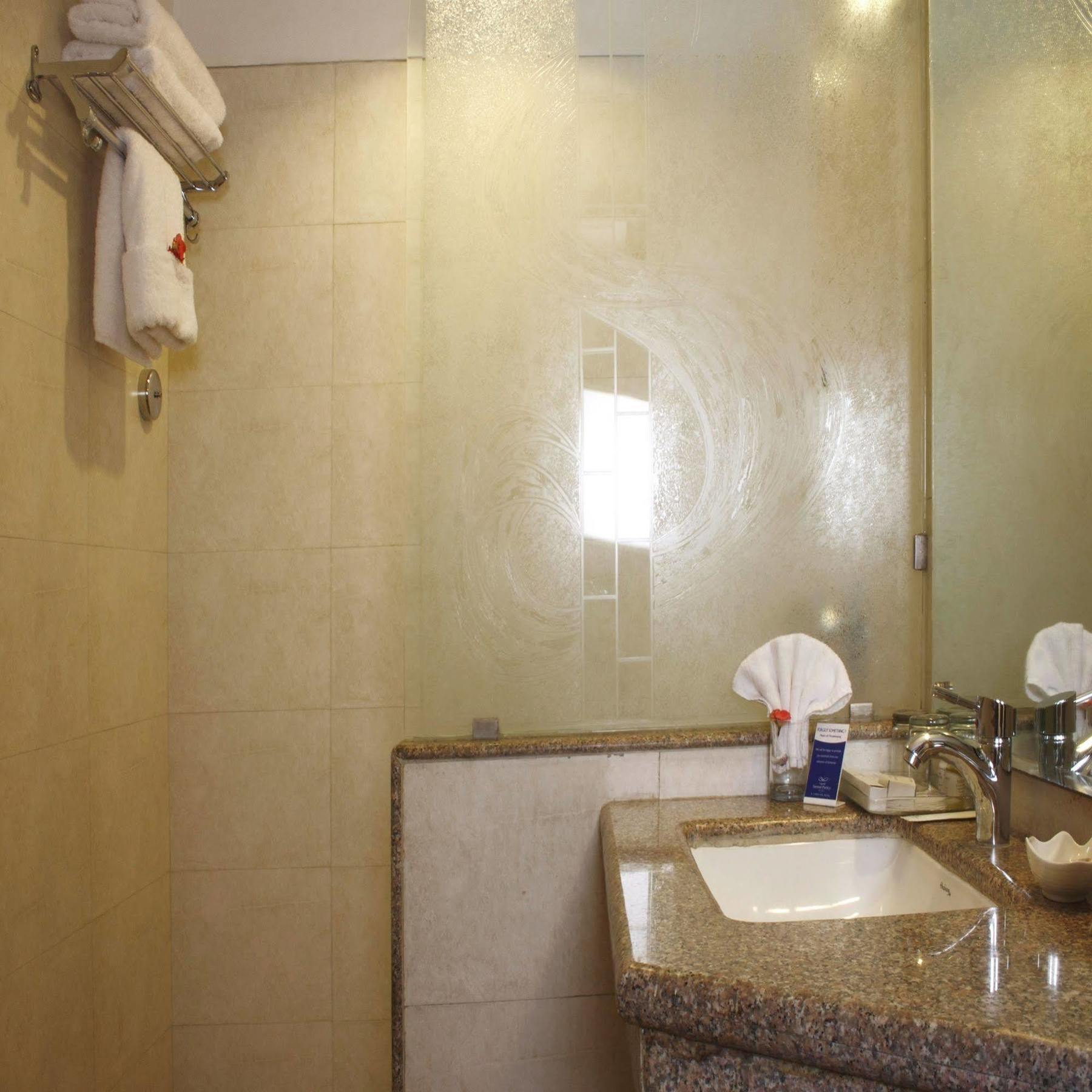 Legend Sarovar Portico Baddi Εξωτερικό φωτογραφία