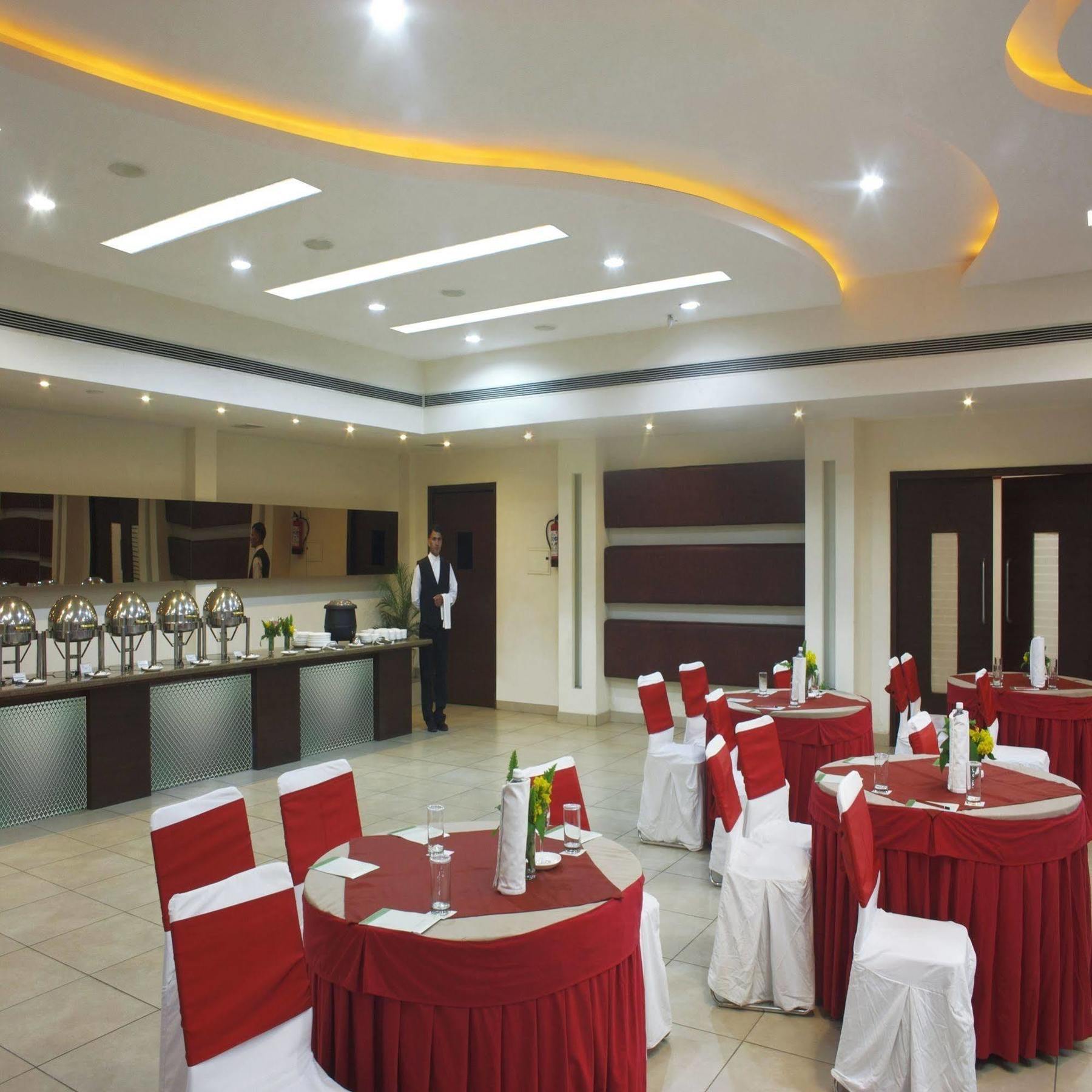 Legend Sarovar Portico Baddi Εξωτερικό φωτογραφία
