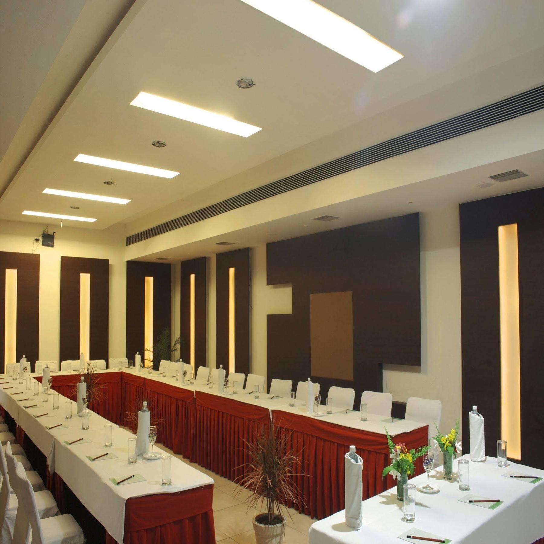 Legend Sarovar Portico Baddi Εξωτερικό φωτογραφία